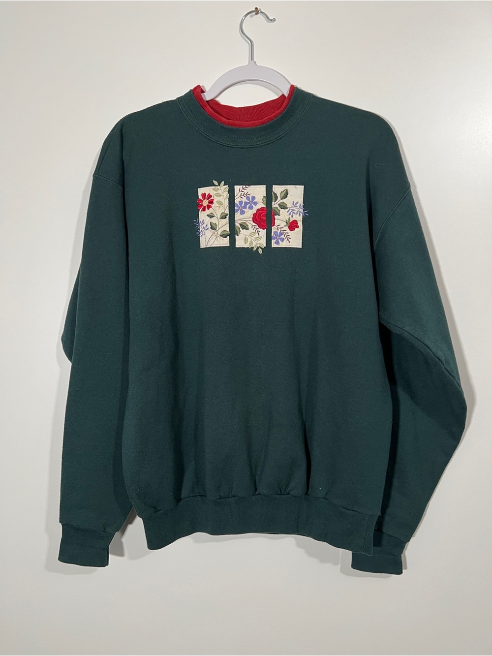 Vintage Top Stitch Mockneck Sweatshirt Green and Red Patches Size Medium 80s
